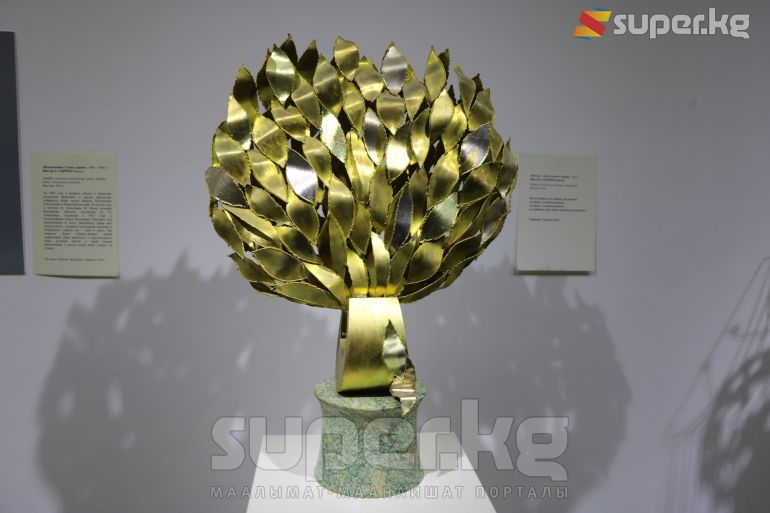 &quot;Биз бир бактын жалбырагыбыз&quot;, 2012-жыл. Бийиктиги 85 сантиметр.  