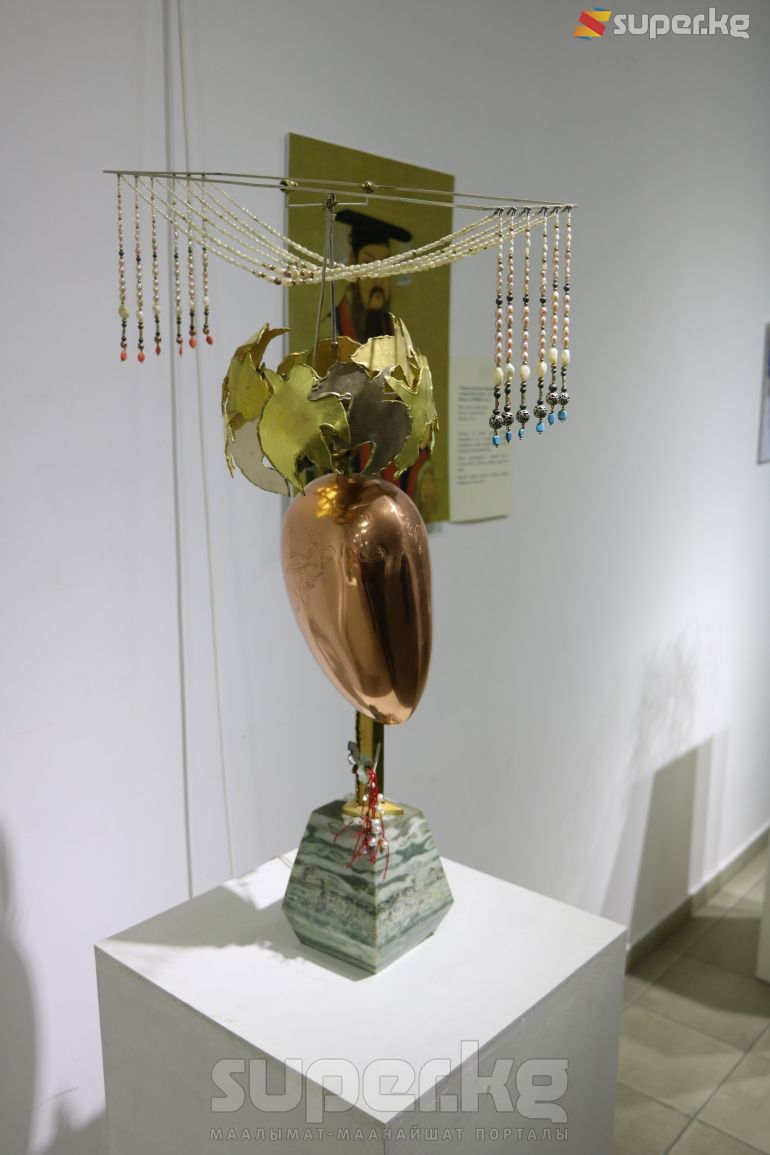 &quot;Кытайлык аткаминердин сүрөтү&quot;, 2014-жыл. Бийиктиги 81 сантиметр.