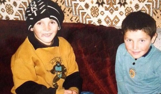 Хабиб Нурмагомедов бала чагында агасы менен 