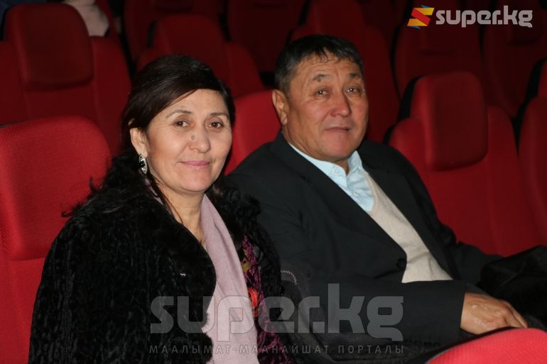 Акын Гүлмира Рыспаева жана жолдошу, обончу Жолдошбек Исраилов