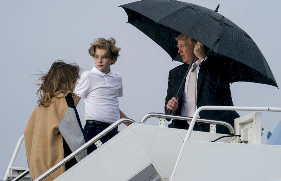 Трамп аялы менен.