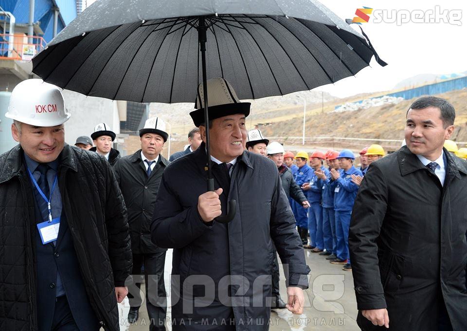 Президент Сооронбай Жээнбеков жана өкмөттүн Ош облусундагы өкүлү Узарбек Жылкыбаев