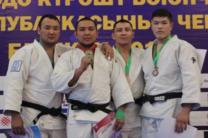 100 килограммга чейинки салмак ченинде:

1-орун: Айбек Акимов;

2-орун: Тилек Куралов;

3-орун: Айбар Алыбаев;

3-орун: Алманбет Мамазаиров;
