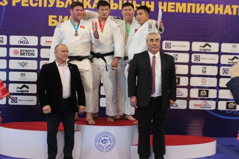 100 килограммдан жогорку салмак ченинде:

1-орун: Бекболот Токтогонов;

2-орун: Юрий Краковецкий;

3-орун: Дастан Сарбатов;

3-орун: Дастан Темирбеков;