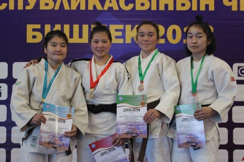 52 килограммга чейинки салмак ченинде:

1-орун: Жибек Сапарбекова;

2-орун: Назима Амантурова;

3-орун: Малика Токтобаева;

3-орун: Самара Абдумалик кызы;