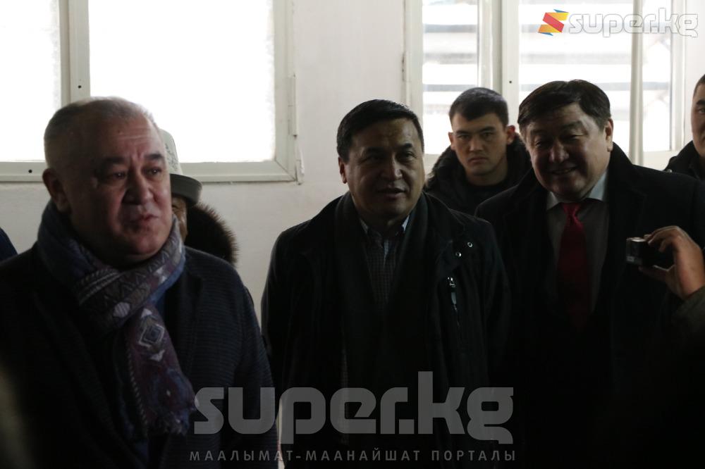 Депутаттар Каныбек Иманалиев жана Умбеталы Кадыралиев