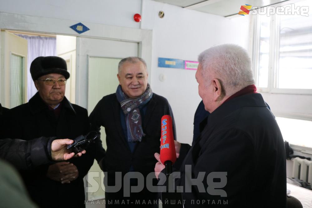 Саясатчы Феликс Кулов каалоо тилегин айтууда