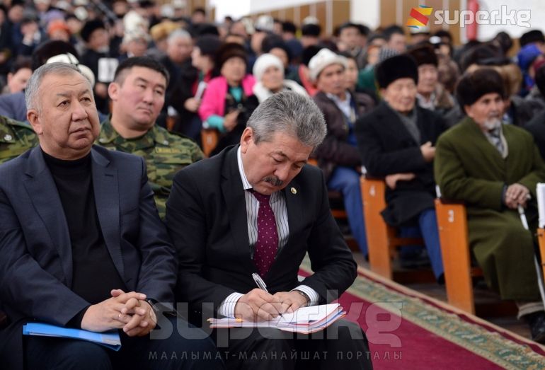 ӨКМ министри Кубатбек Боронов жана каржы министри Адылбек Касымалиев