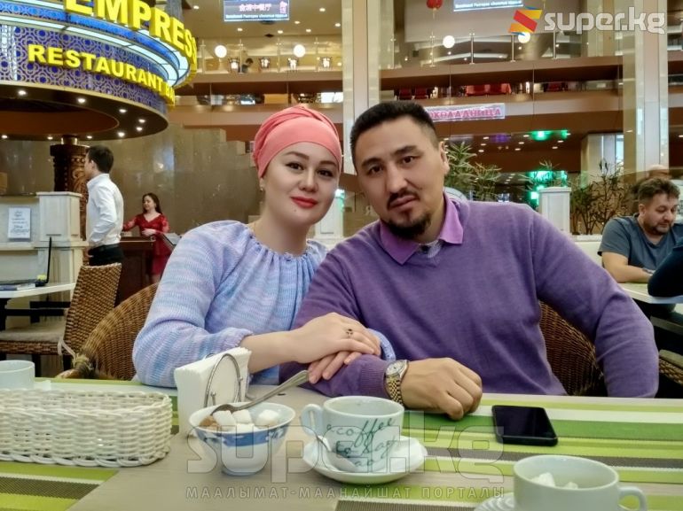 Алмазбек мырза жубайы Айжамал менен