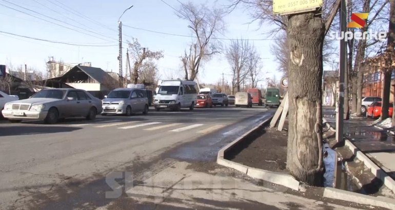 Жол кырсыгы катталгандан кийин тартылган сүрөт