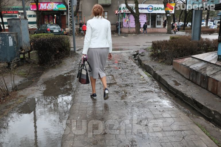 Жазда деле өтүк кийип жүрүү керекпи? 