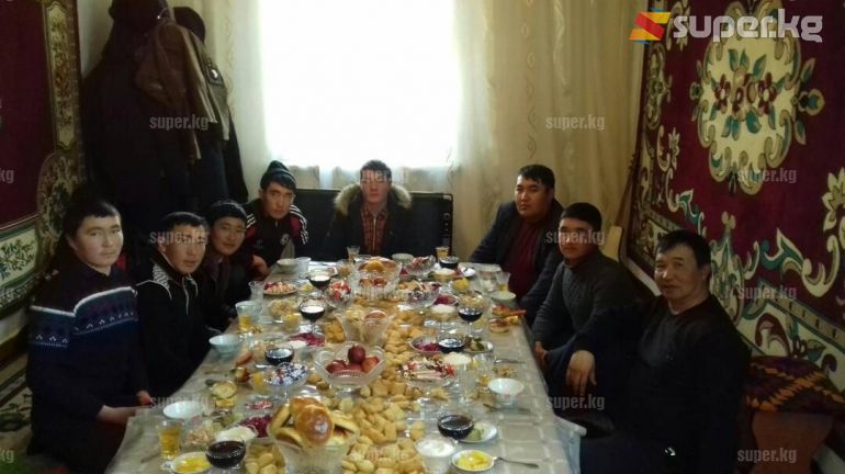 Алыстан келип билим алып жаткан балдар конокто