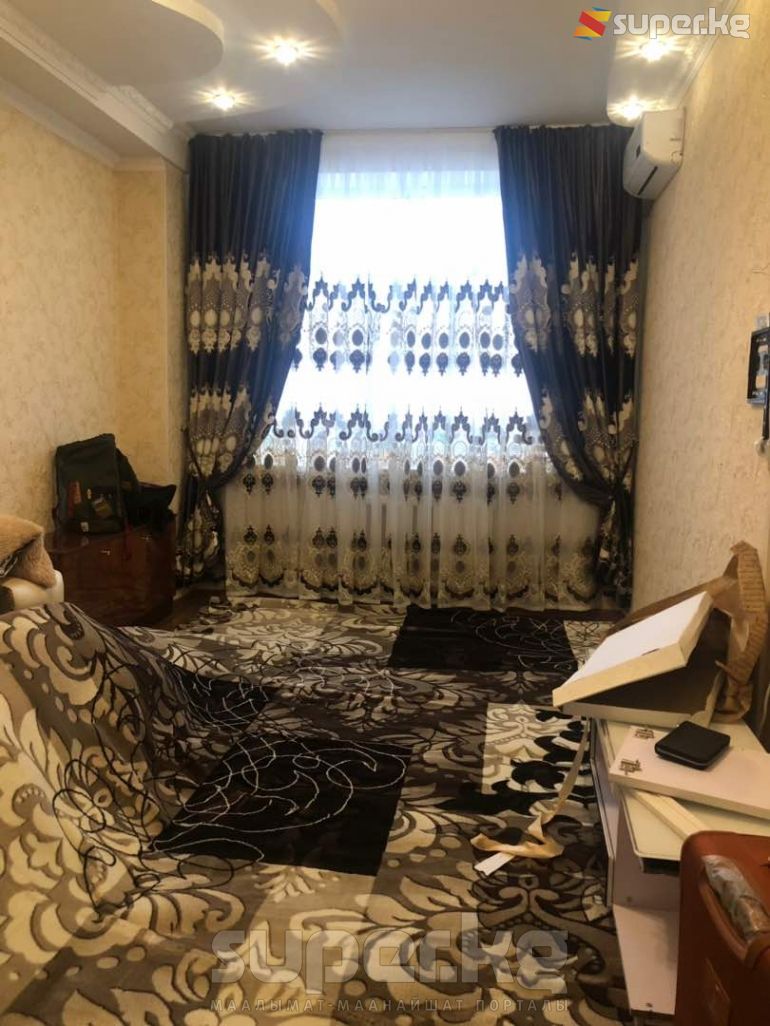 &quot;Досторум менен конок бөлмөгө килем салып жаткан кез&quot;