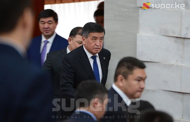 Президент Сооронбай Жээнбеков өкмөт мүчөлөрүнүн ант берүүсүнө катышты