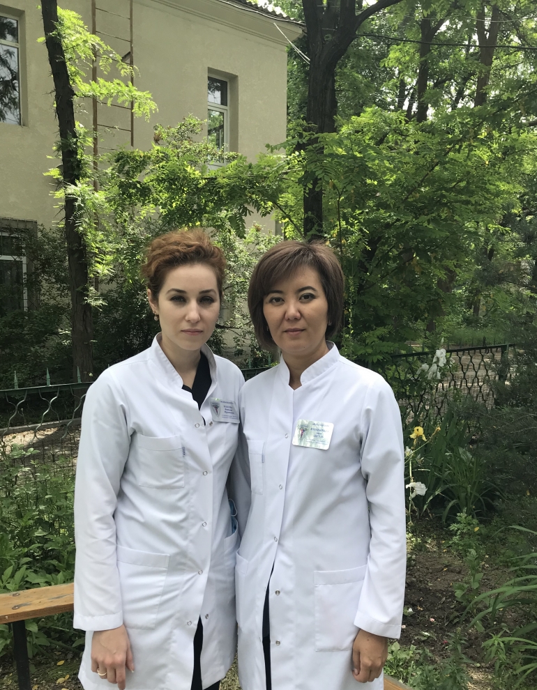 Клиниканын врач-флебологтору Фатима Текеева жана Айгүл Кубанычбек кызы