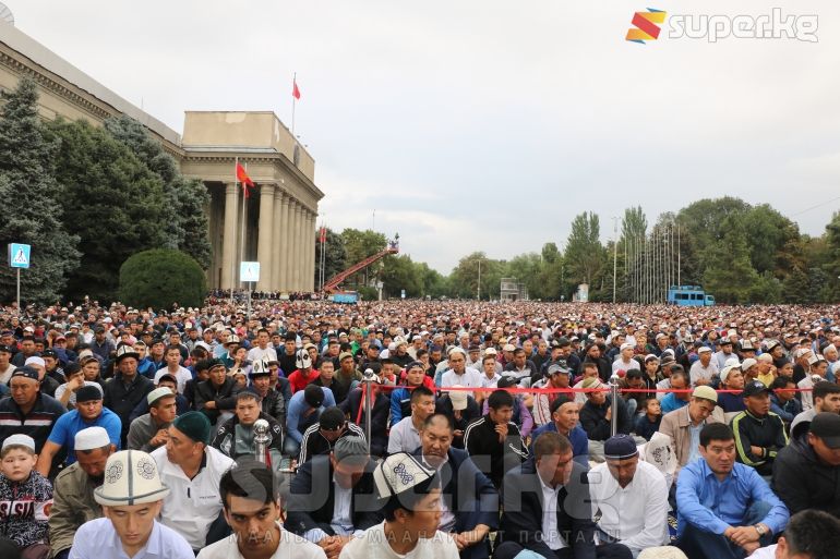 Айт намаздары жалгыз окулбастан, жамаат менен бирге окулат
