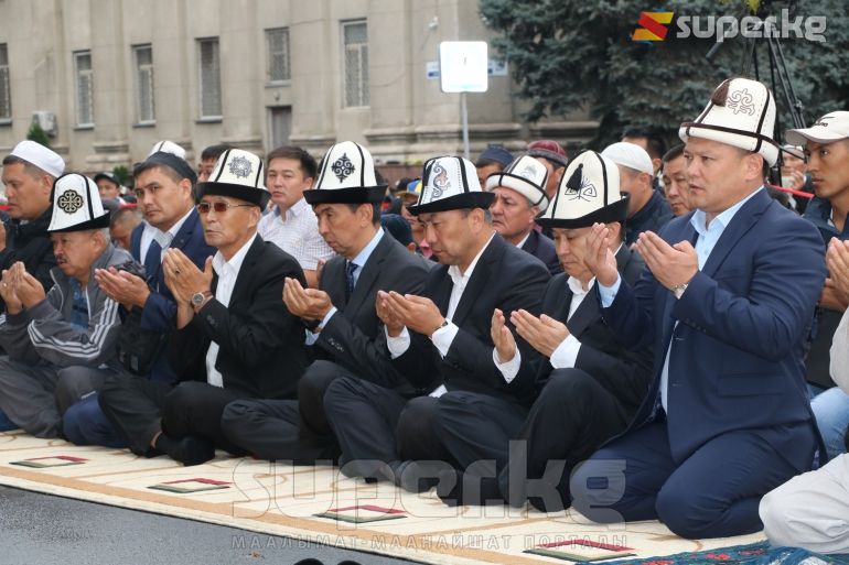 Алакан жайып дуба кылышты 
