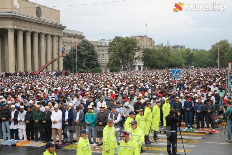 Бишкекте Курман айт намазы эски аянтта окулду 