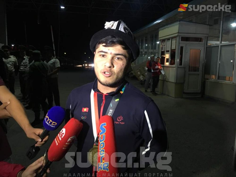 Коло медалдын ээси Иззат Артыков.