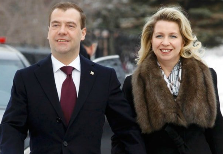 Дмитрий Медведев жубайы Светлана менен