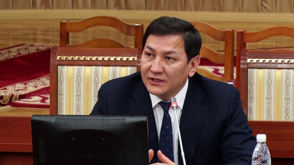 Абдил Сегизбаев Жогорку Кеңештин жыйынында.