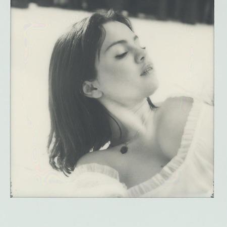 Селена Гоместин 5 айдан кийин жүктөгөн сүрөтү.