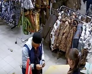 Шектүү беткап сатып алганы жана окуя болгон жерге кирип барганы видеого түшүп калган