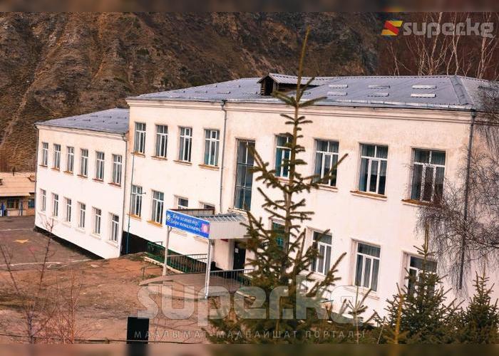 Ак-Түз орто мектебинде учурда 100 гана окуучу окуйт
