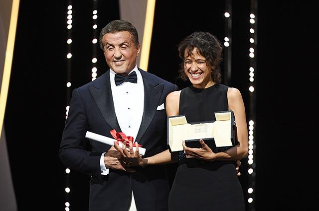 Гран-при сыйлыгын алган франциялык режиссёр Мати Диоп менен Сильвестр Сталлоне.