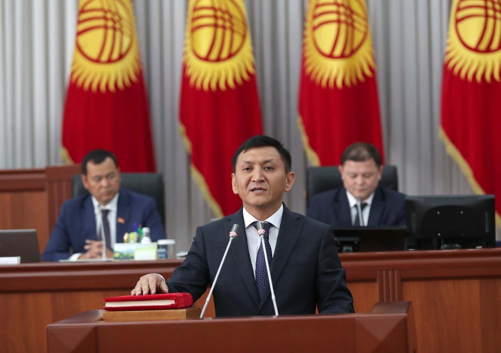 Өкмөттүн аппарат жетекчиси, министр Самат Кылжыев.
