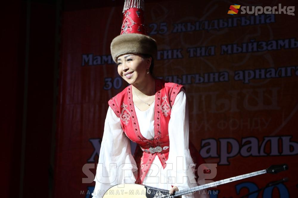 Казак акыны Айнур Турсунбаева.