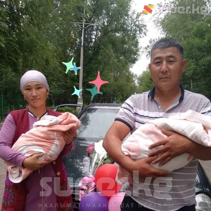 Жубайлар эгиз кыздары менен