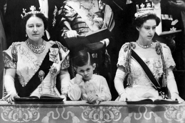 Ханзаада Чарльз ханыша Елизавета II&#039;нин тактыга отуруп жаткан маалында, 1952-жыл.