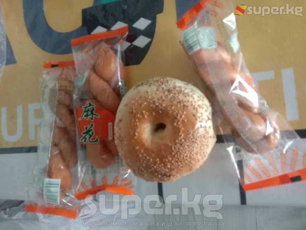 Кытай жараны дүкөндөрдө азык-түлүктөр тартыш болуп жатканын айтат