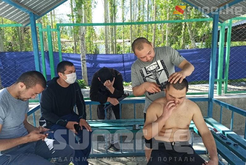 &quot;Жумуш күчөгөн маалда чач дагы тоскоол болот экен&quot; деген дарыгерлер тобу чачтарын толугу менен алдыртып салышкан.