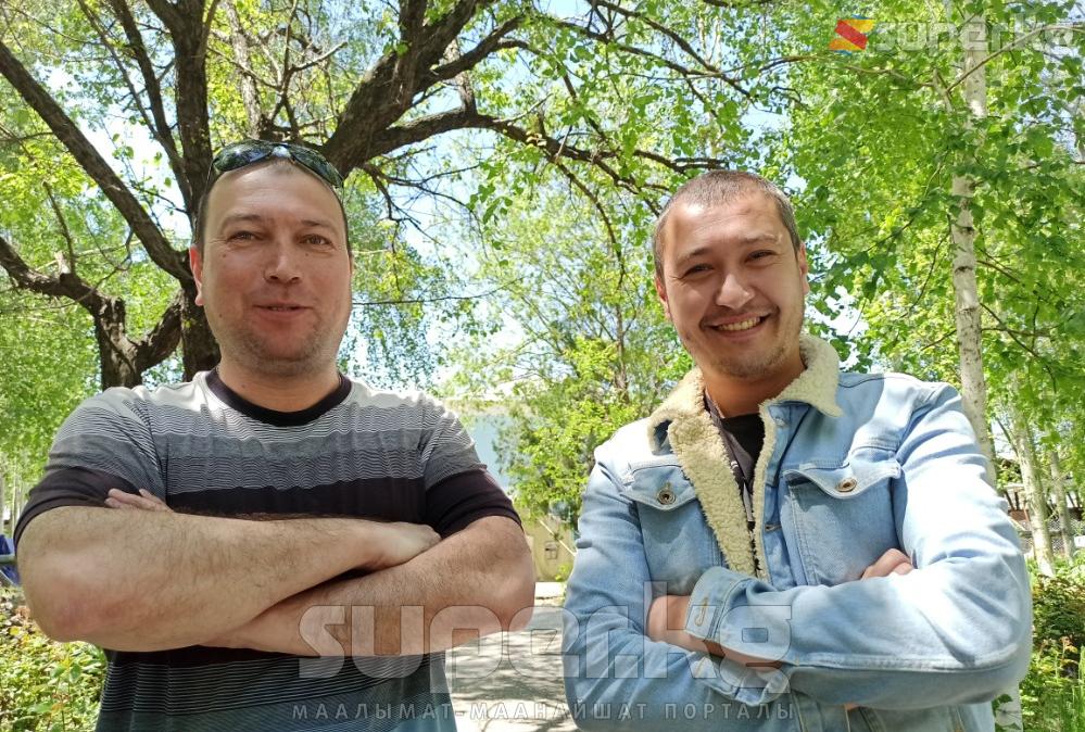 Бишкек шаарынын дарыгер-реаниматологу, анестезиологу Насыржан Адашбаев жана Ноокат райондук оорукананын жугуштуу оорулар бөлүмүнүн жетекчиси Дилшод Мамажанов.
