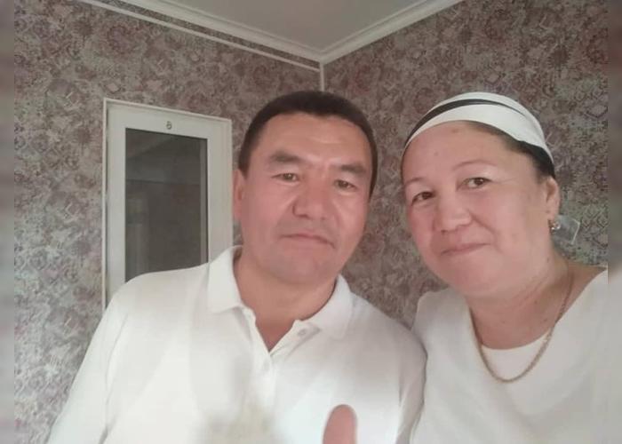 Апа сенин мээримиңе курчалып,  апа сенин тилегиңден күч алып,  жүрөмүн мен,  бүт өмүрү бакыт күткөн  үмүтүңө үмүт болуп уланып.