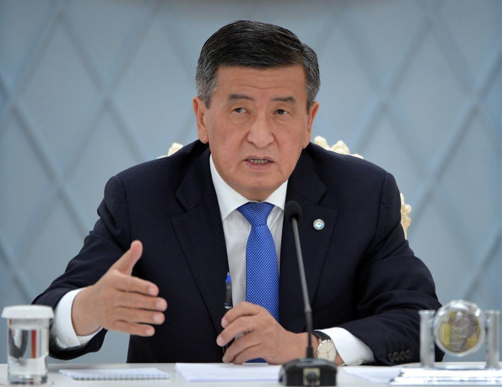 Президент Сооронбай Жээнбеков сөз сүйлөп жатат.