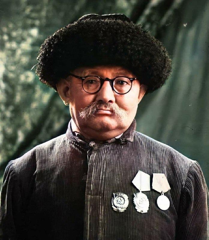 Залкар манасчы Саякбай Каралаев (1894-1971).
