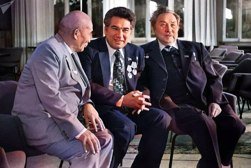 Залкарлар Кубанычбек Маликов, Чыңгыз Айтматов жана Аалы Токомбаев. 