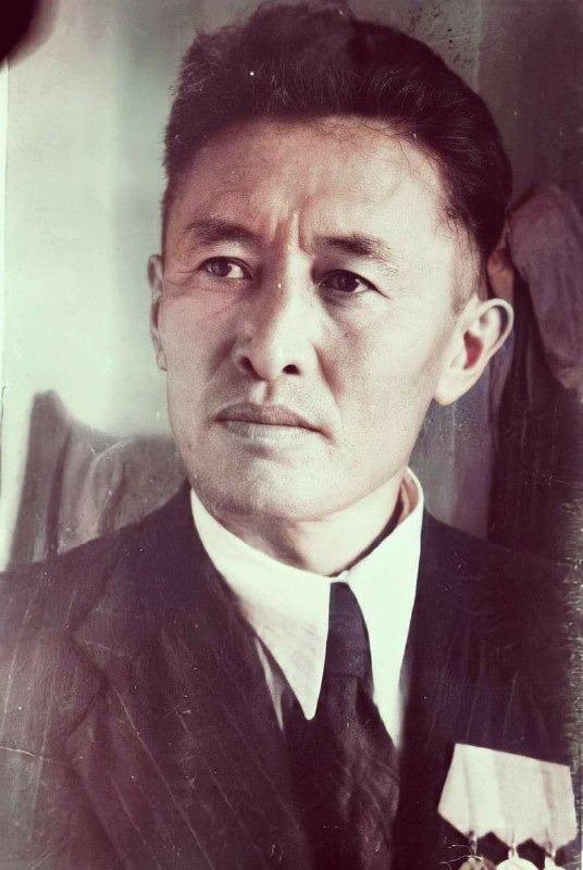 Кыргыз ССРинин Эл жазуучусу Касымалы Жантөшев (1904-1968).