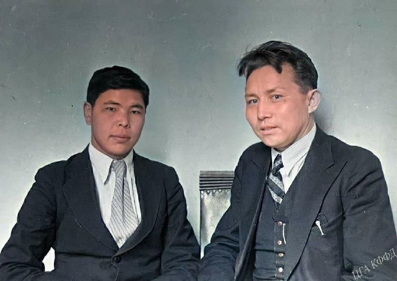 Акындар Аалы Токомбаев менен Алыкул Осмонов.