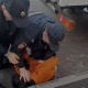 Орусияда полиция тарабынан токмоктолгон Кыргыз жараны: Жабырлануучунун достору окуя тууралуу айтып берди (видео)