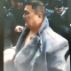 Сокулукта чогулган эл милиция кызматкеринин формасын айрып салышты