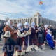 Ак калпак кийген аталар, элечекчен апалар. "Ала-Тоо" аянтындагы иш-чарага кимдер катышууда?