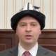 "Ак калпак бул эр жүрөк, курч мүнөз жигиттин белгиси". Артём Новиков Ак калпак күнү менен кыргызча куттуктады