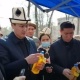 "Банан жебей сабиз жегиле". Премьер-министр базар кыдырып, баалар менен таанышты