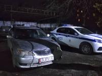 Бишкекте жасалма номер менен жүргөн унаа кармалып, протокол түзүлдү