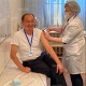 Саламаттыкты сактоо министри алгачкылардан болуп коронавируска каршы эмдөөдөн өттү (фото)