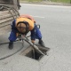Бишкек шаарында 200гө чукул кудуктун капкактары жана темир торчолор ордуна коюлду
